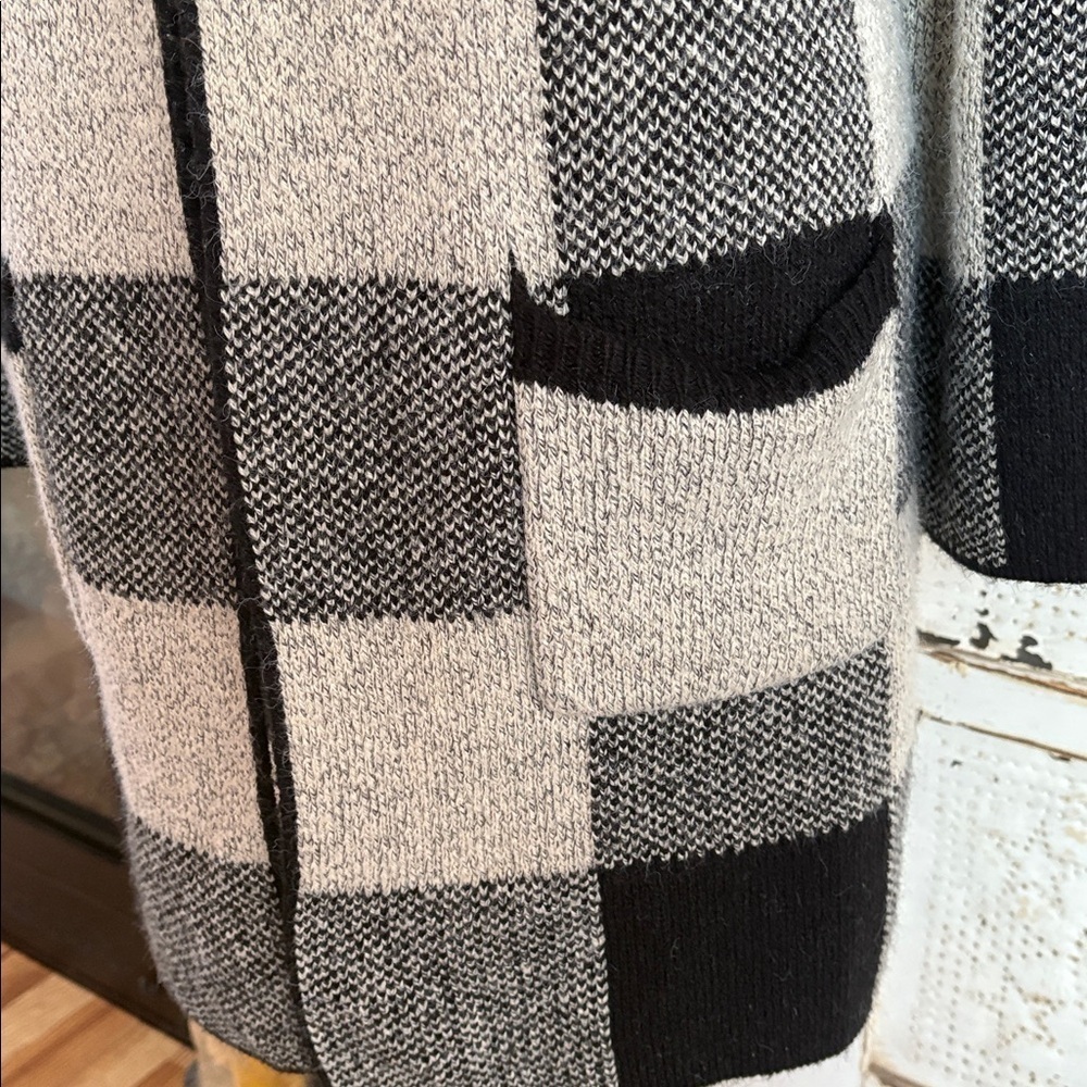Love Tree black and gray checker block open front long line 2 pocket cardigan - Picture 3 of 16
